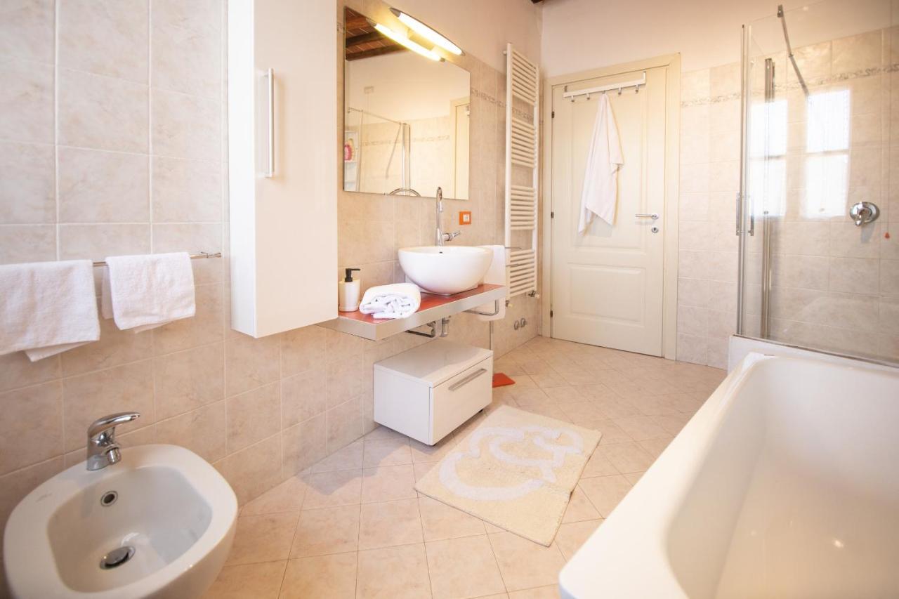 Serena Apartment, Cosy Close Center Town 루카 외부 사진